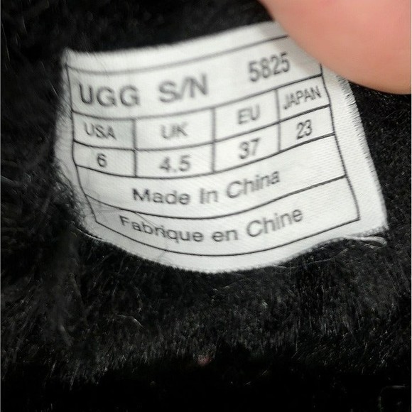 Short Black UGGS - Picture 7 of 8